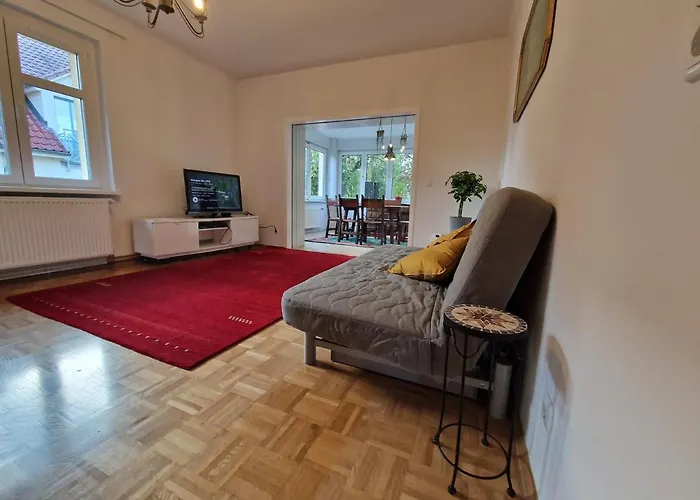 Geraeumige Und Zentrale Ferienwohnung