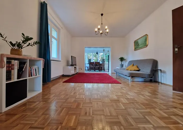 Geraeumige Und Zentrale Ferienwohnung